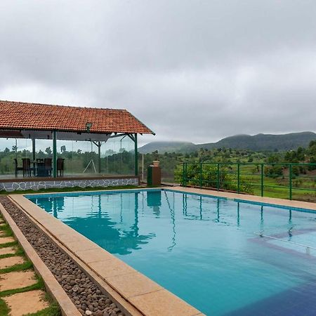 Stayvista'S Ficus Farms - Mountain-View Haven With Rustic Artsy Interiors, Outdoor Pool, Glasshouse, Home Theatre & Karaoke Delight Igatpuri Esterno foto