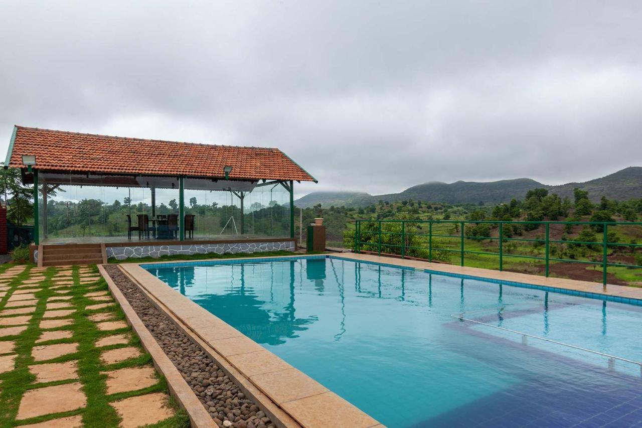 Stayvista'S Ficus Farms - Mountain-View Haven With Rustic Artsy Interiors, Outdoor Pool, Glasshouse, Home Theatre & Karaoke Delight Igatpuri Esterno foto