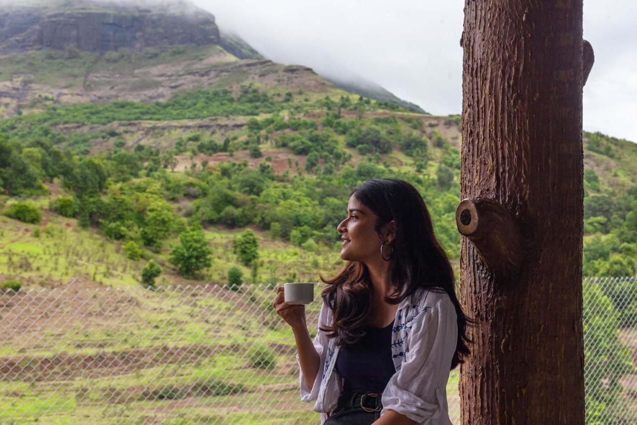 Stayvista'S Ficus Farms - Mountain-View Haven With Rustic Artsy Interiors, Outdoor Pool, Glasshouse, Home Theatre & Karaoke Delight Igatpuri Esterno foto