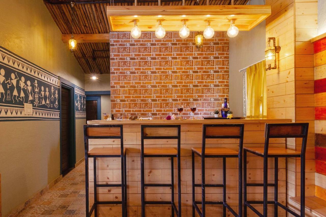 Stayvista'S Ficus Farms - Mountain-View Haven With Rustic Artsy Interiors, Outdoor Pool, Glasshouse, Home Theatre & Karaoke Delight Igatpuri Esterno foto