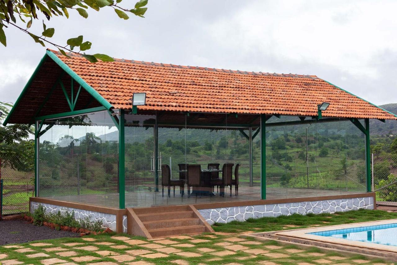 Stayvista'S Ficus Farms - Mountain-View Haven With Rustic Artsy Interiors, Outdoor Pool, Glasshouse, Home Theatre & Karaoke Delight Igatpuri Esterno foto