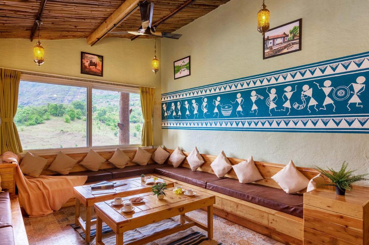Stayvista'S Ficus Farms - Mountain-View Haven With Rustic Artsy Interiors, Outdoor Pool, Glasshouse, Home Theatre & Karaoke Delight Igatpuri Esterno foto