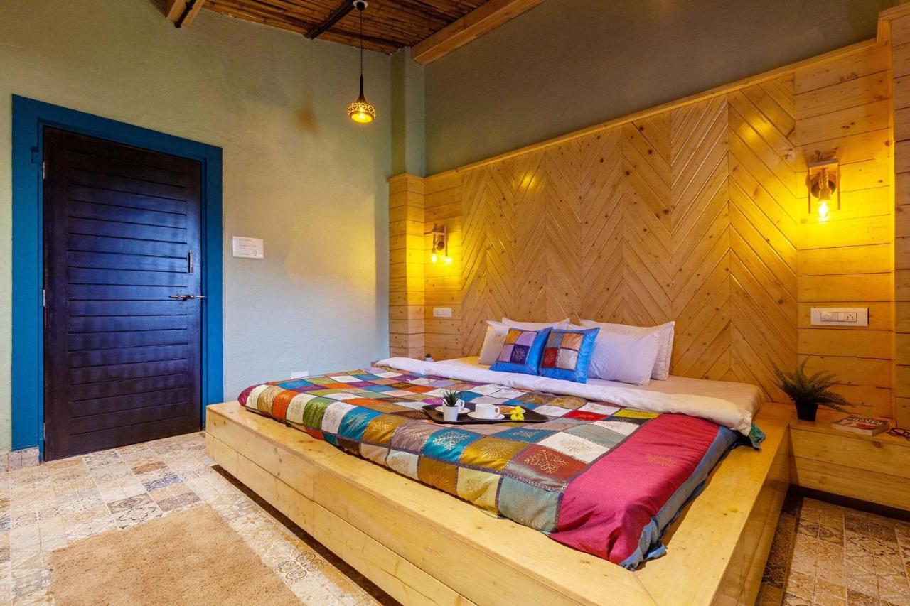 Stayvista'S Ficus Farms - Mountain-View Haven With Rustic Artsy Interiors, Outdoor Pool, Glasshouse, Home Theatre & Karaoke Delight Igatpuri Esterno foto