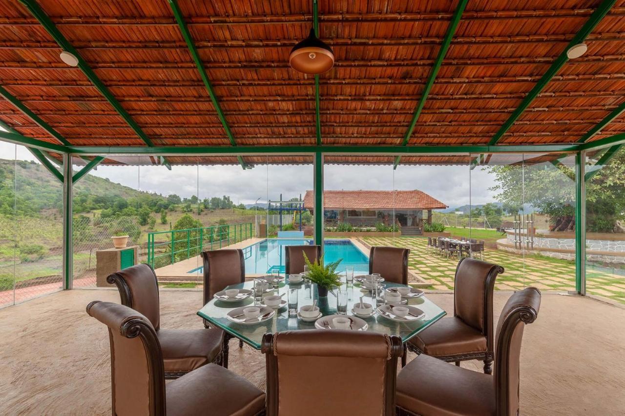 Stayvista'S Ficus Farms - Mountain-View Haven With Rustic Artsy Interiors, Outdoor Pool, Glasshouse, Home Theatre & Karaoke Delight Igatpuri Esterno foto