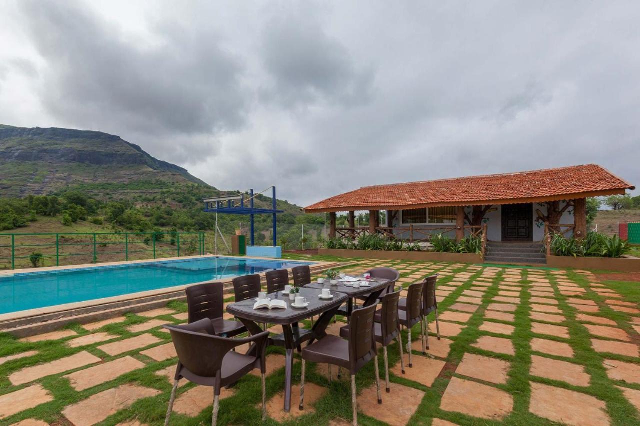 Stayvista'S Ficus Farms - Mountain-View Haven With Rustic Artsy Interiors, Outdoor Pool, Glasshouse, Home Theatre & Karaoke Delight Igatpuri Esterno foto